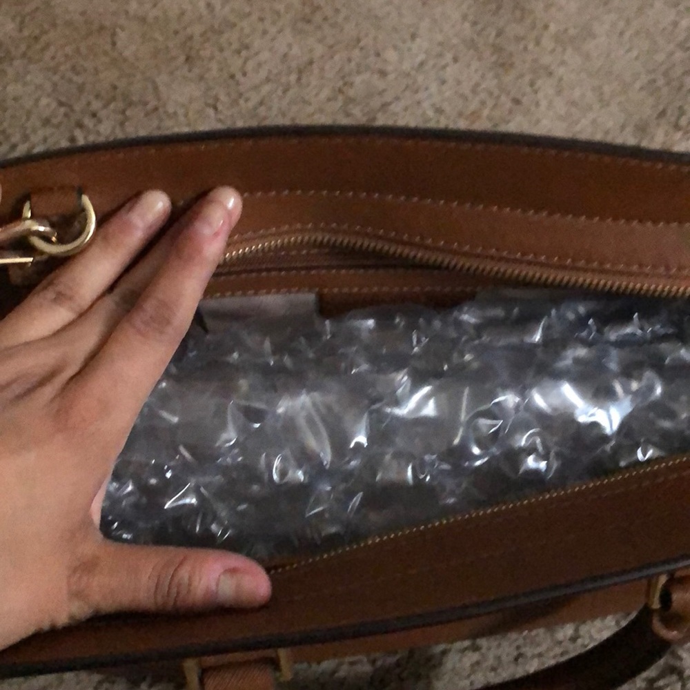 Michael kors bag and wallet - Picture 4 of 16